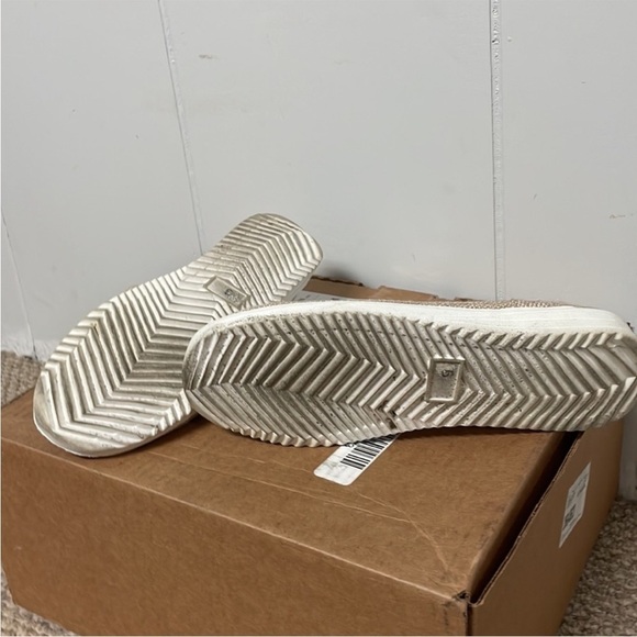 size 9 oatmeal color Outwoods loafers - Picture 3 of 5